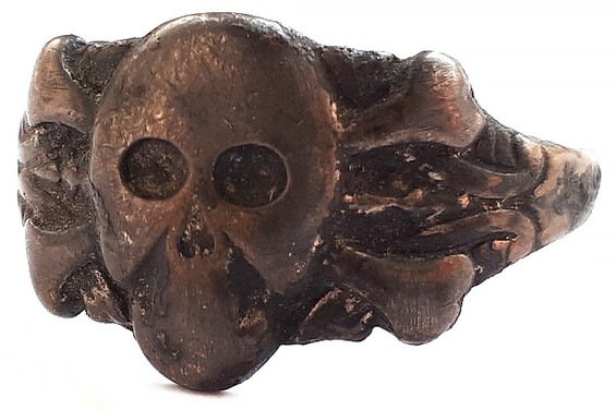 Skull ring / from Stalingrad
