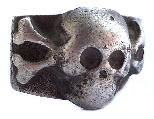 Damaged skull ring / from Stalingrad