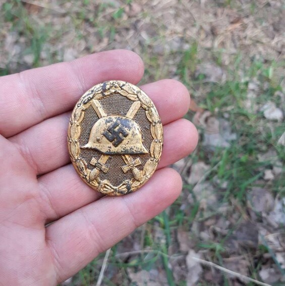 Gold Wound Badge / from Belarus
