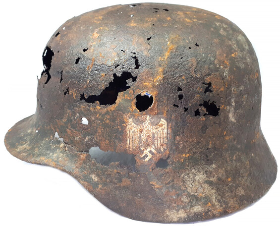 Wehrmacht helmet M40 / from Stalingrad