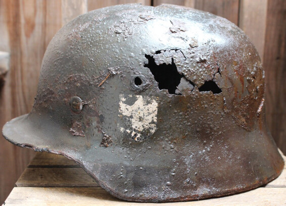 Spanish Blue Division helmet M40 / from Leningrad