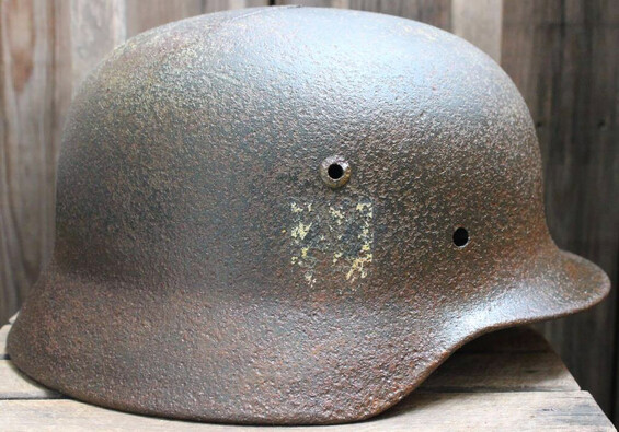 Waffen-SS helmet M35 / from Novgorod