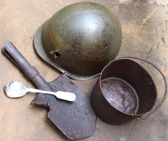 Soviet helmet SSh40 + Mess tin + spoon + shovel /  from Karelia