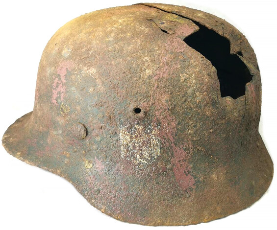 Wehrmacht helmet M40 with red spots from Stalingrad