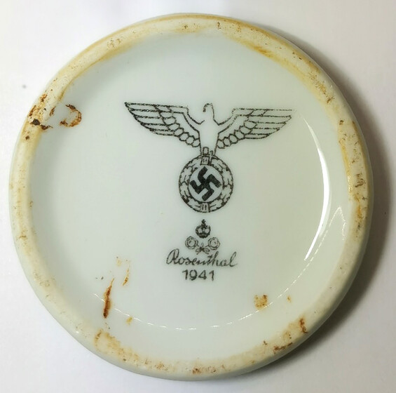 The bottom of the Third Reich dishes / from Konigsberg