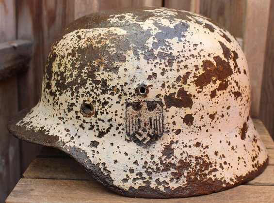 Winter camo Wehrmacht helmet M40 / from Leningrad