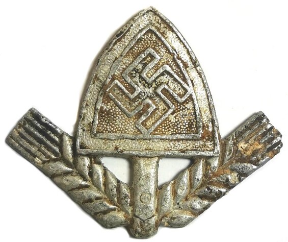 RAD cap badge / from Novgorod