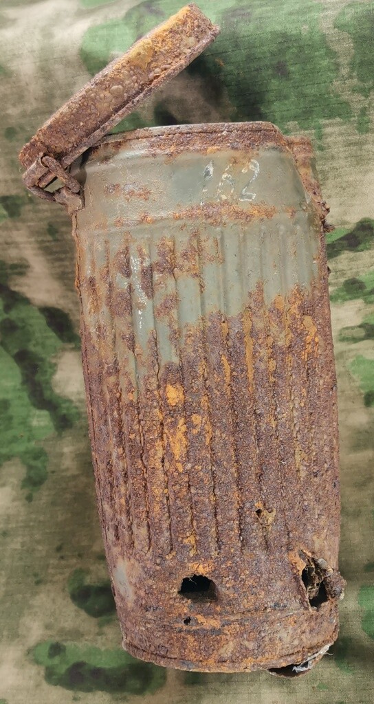 Gas mask canister with gas mask / from Kursk