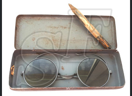 Eyeglass case with glasses, 3 Reich