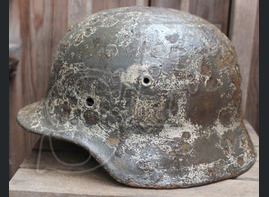 Wehrmacht winter camo helmet M40 / from Novgorod