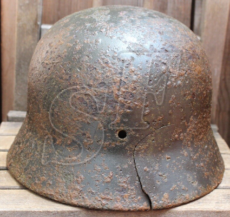 Wehrmacht helmet М40 / from Novgorod