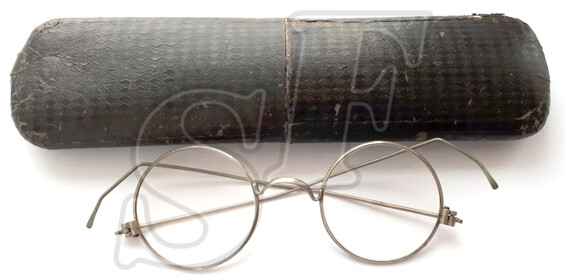 Glasses with case, 3 Reich