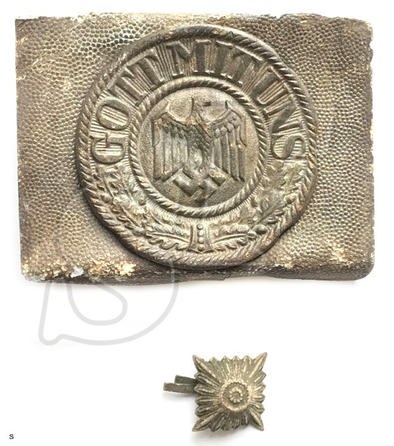 Buckle has a zinc emblem "Gott mit Uns". Buckle and rhombus from a shoulder board was found in Stali