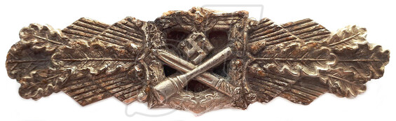Close Combat Clasp / from Kingsbergen