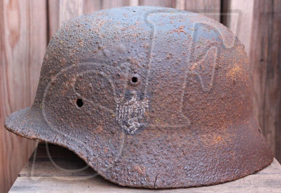 Wehrmacht helmet M35 / from Velikiye Luki