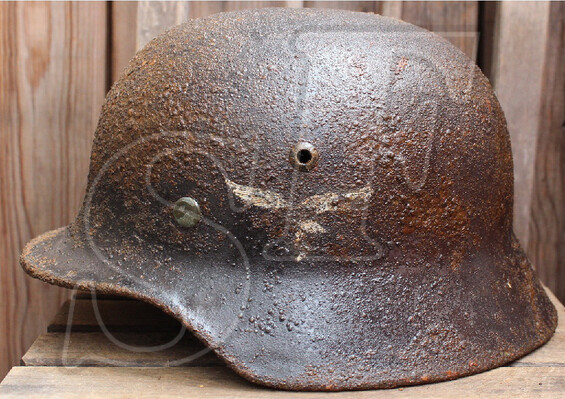 Luftwaffe helmet M35 / from Smolensk