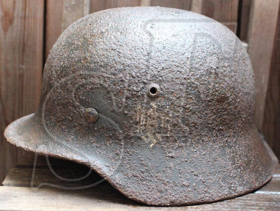 Wehrmacht helmet М35 / from Stalingrad