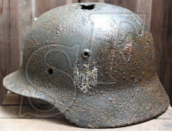 Wehrmacht helmet M35 / from Velikiye Luki