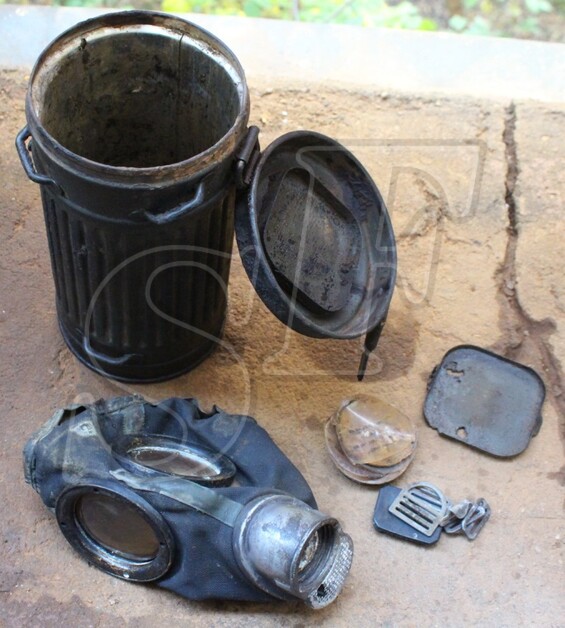 Gas mask + canister / from Tver