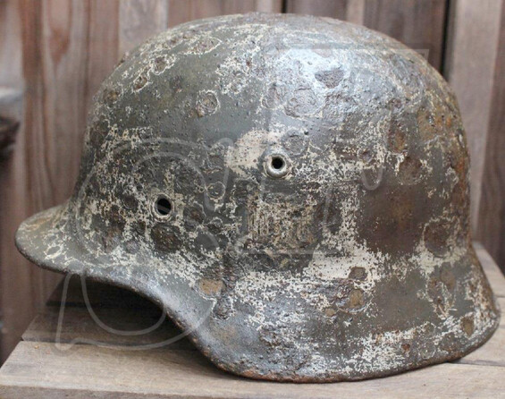 Wehrmacht winter camo helmet M40 / from Novgorod