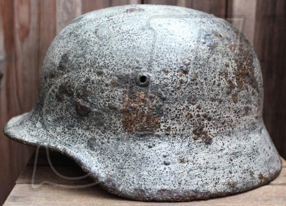 Winter camo Wehrmacht helmet M40 / from Tapiau