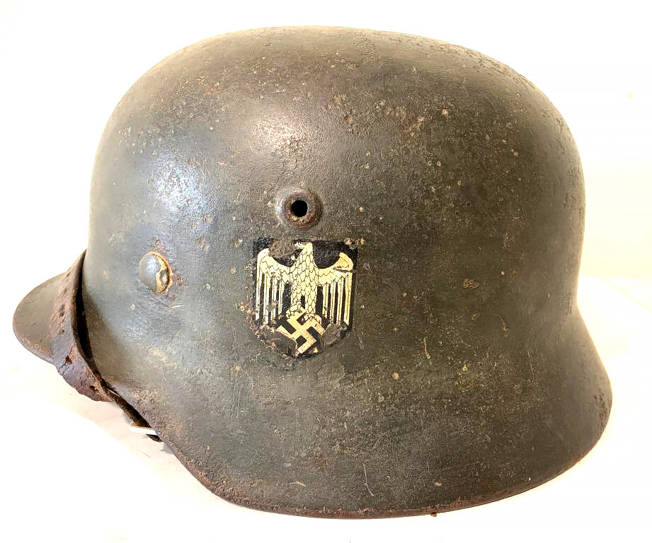 Wehrmacht helmet M40 / from Stalingrad