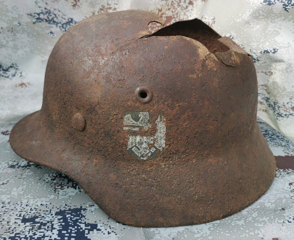Wehrmacht helmet M40 / from Stalingrad