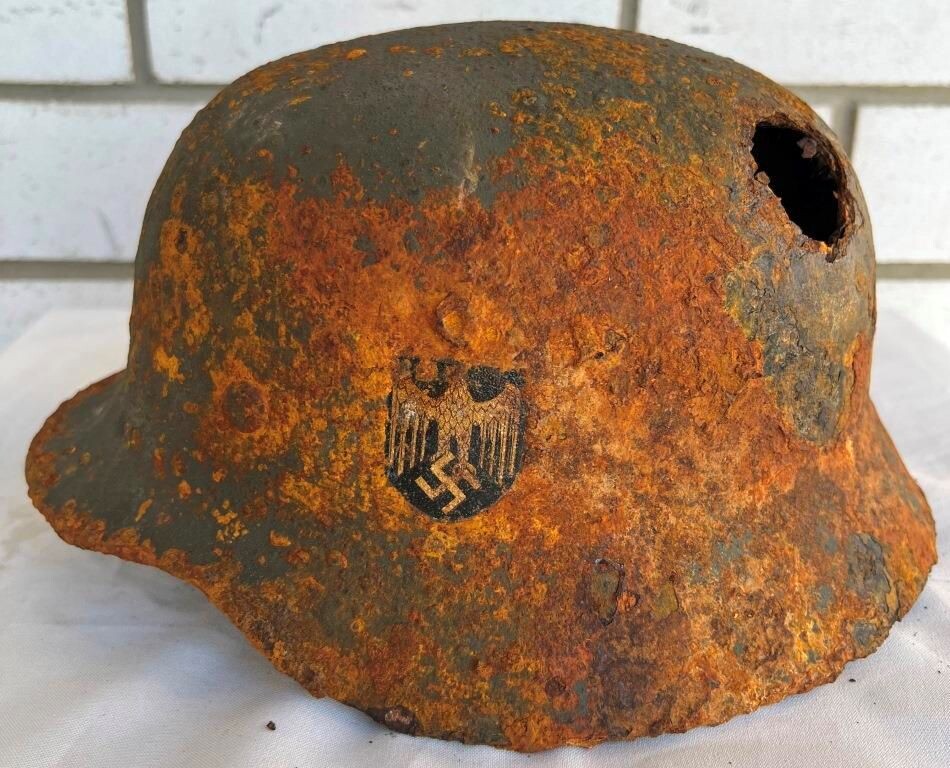 Wehrmacht helmet M40 / from Leningrad