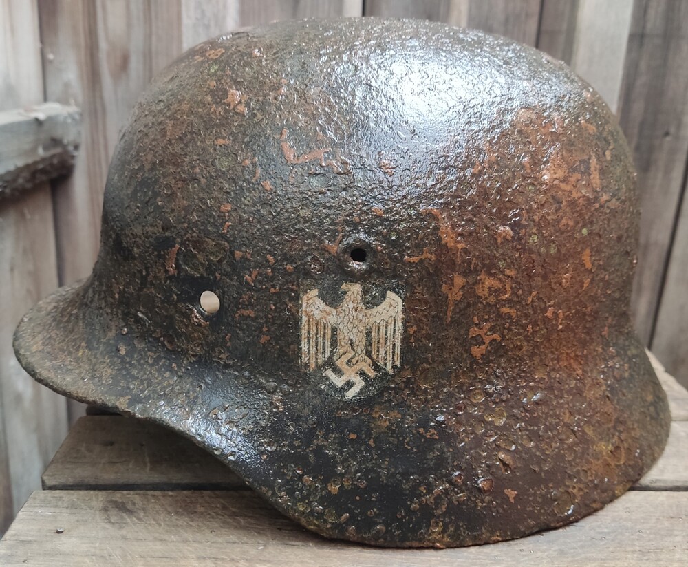 Wehrmacht helmet M40 / from Stalingrad