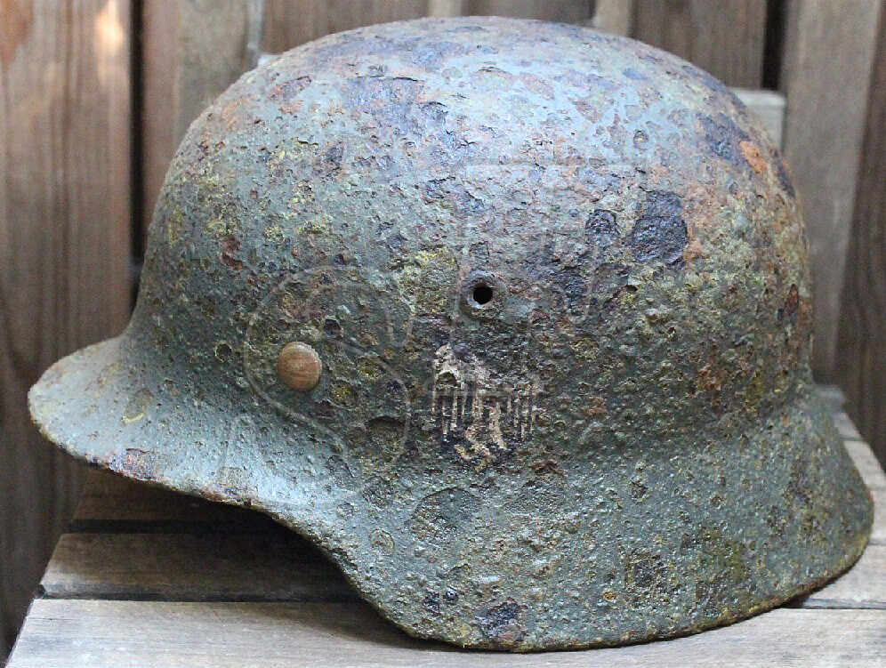 Wehrmacht helmet M40 / from Novgorod