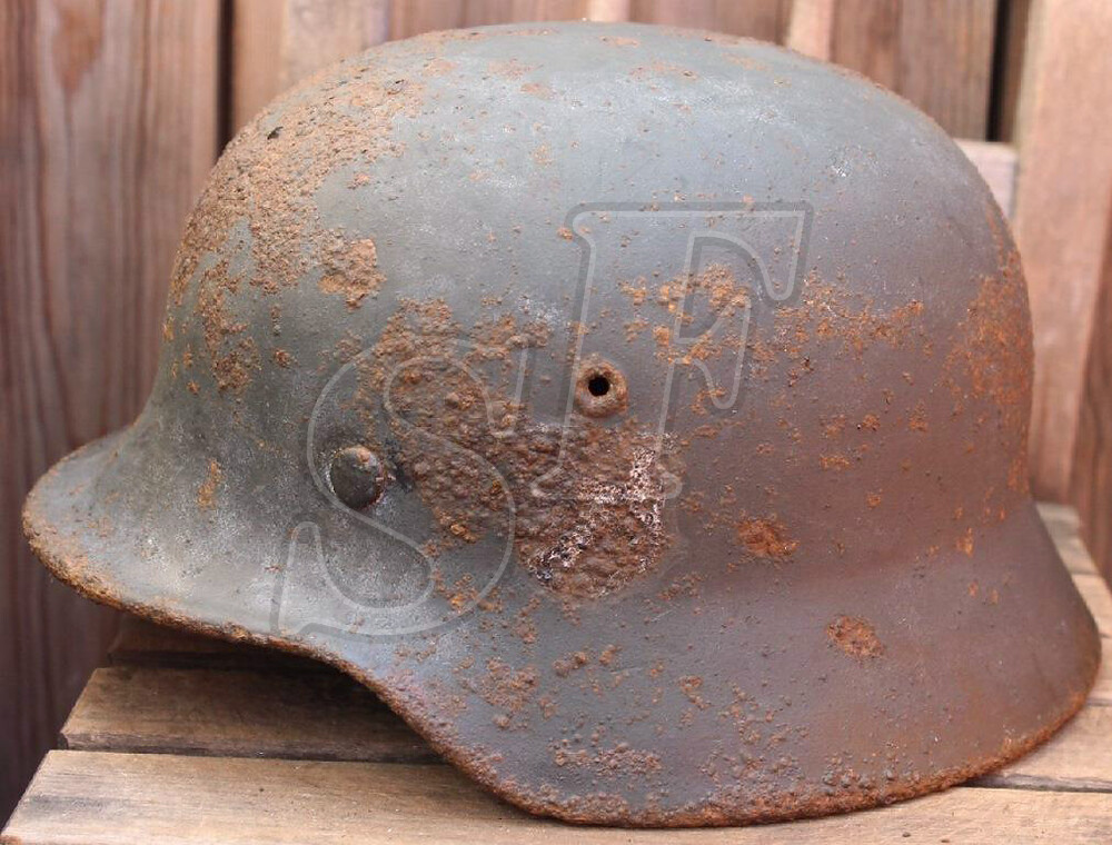 Wehrmacht helmet M40 / from Smolensk