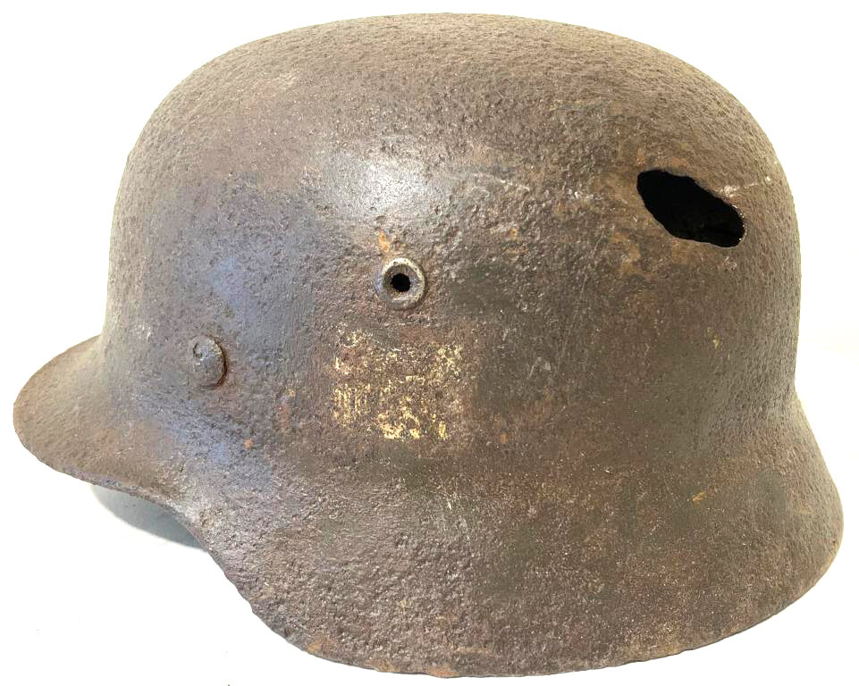 Wehrmacht helmet M40 / from Stalingrad