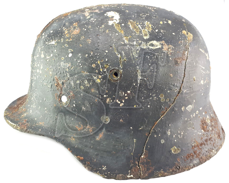 German helmet М40 / from Stalingrad