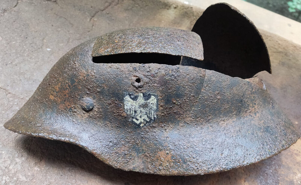 Wehrmacht helmet M40 / from Stalingrad