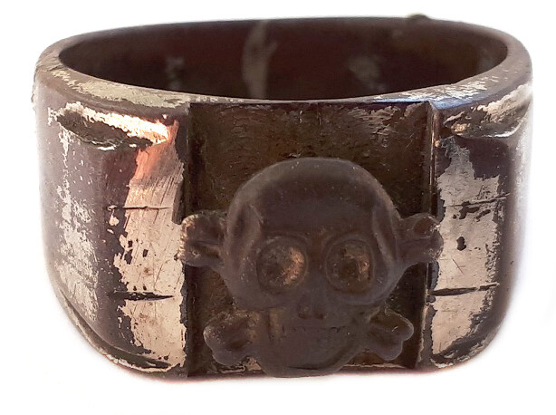 Skull ring / from Stalingrad