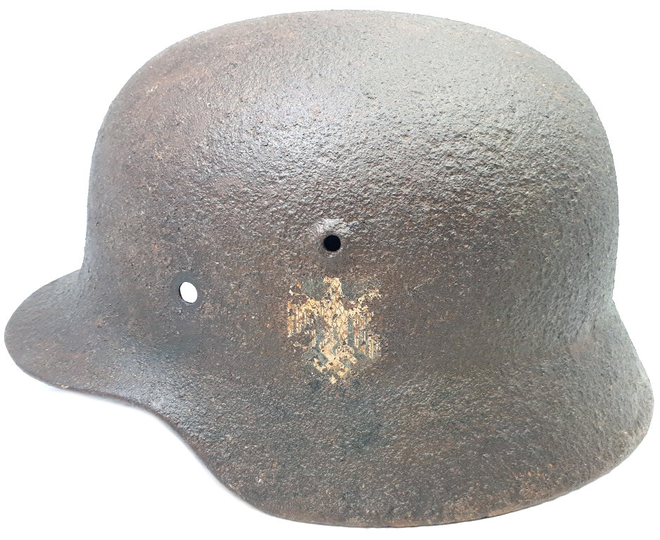 Wehrmacht helmet M40 / from Stalingrad