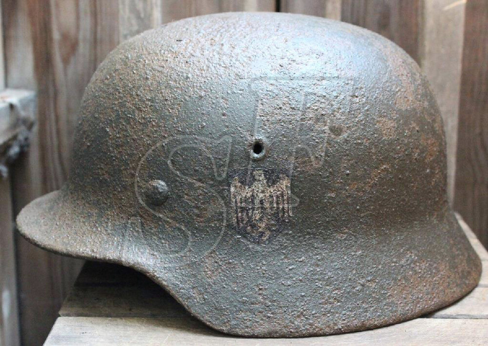 Wehrmacht helmet M40 / from Stalingrad