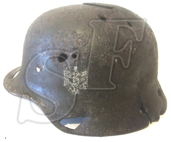 Wehrmacht helmet M40 / from Stalingrad