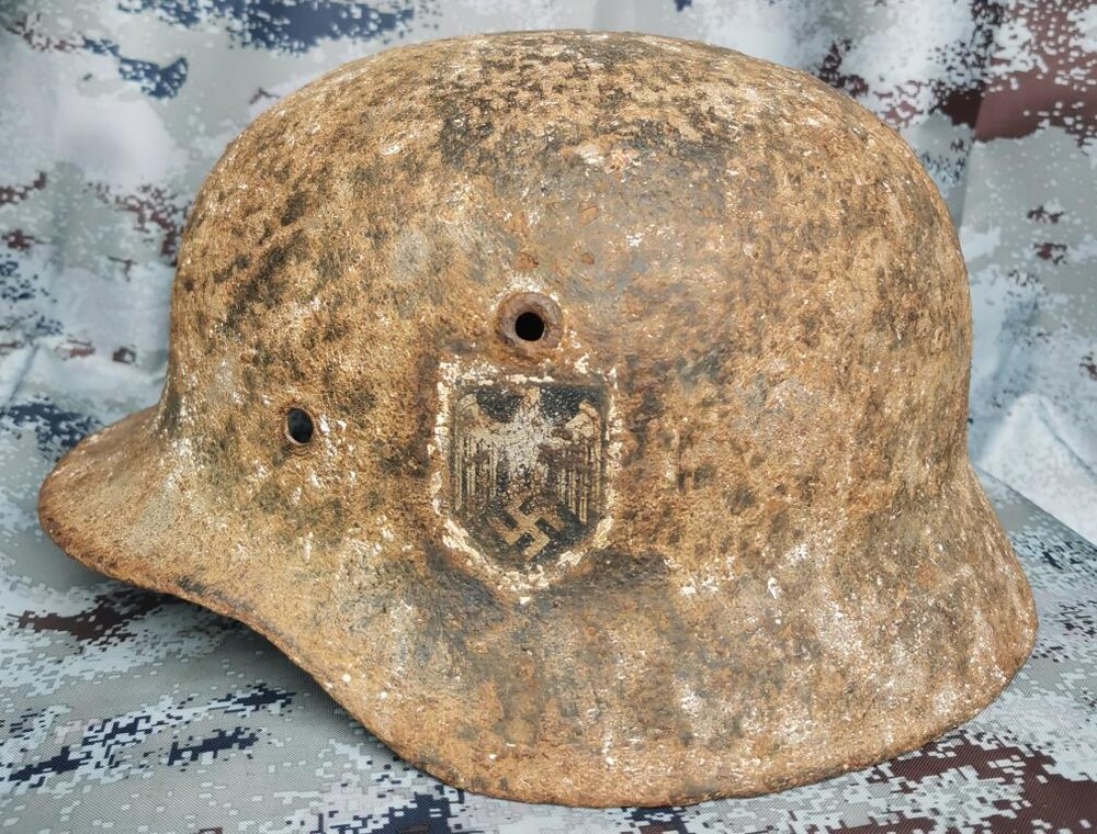 Wehrmacht helmet M40 / from Stalingrad