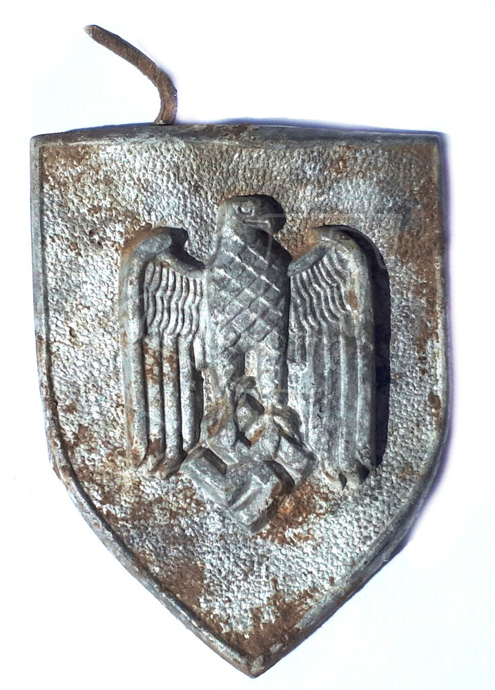 Badge from lanyard “For excellent shooting”