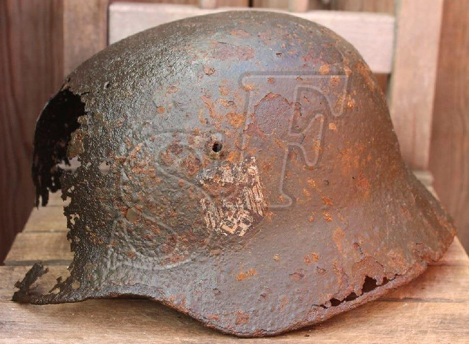 German helmet M35 / from Leningrad
