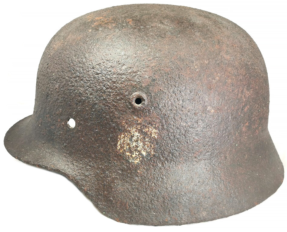 Wehrmacht helmet M40 / from Stalingrad