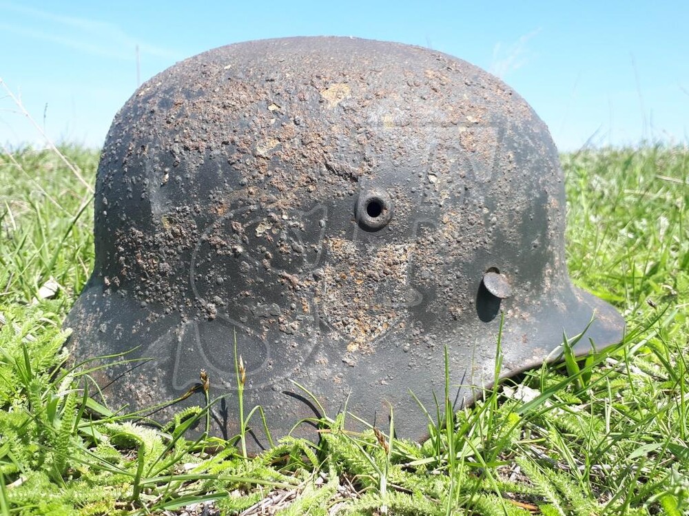 German helmet M40 SS + box of MG