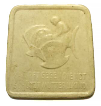 WHW badge Schützt Mutter und Kind / from Konigsberg
