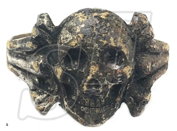 Skull ring / from Novgorod
