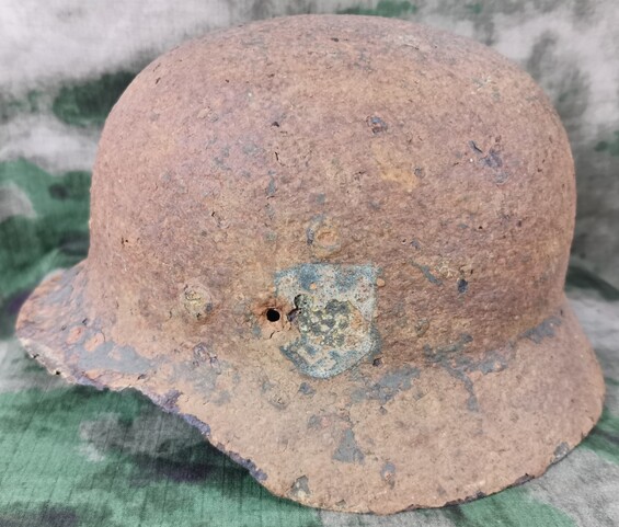 Wehrmacht helmet M35 / from Stalingrad