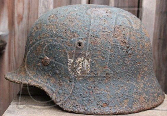 Wehrmacht helmet M40 / from Orel