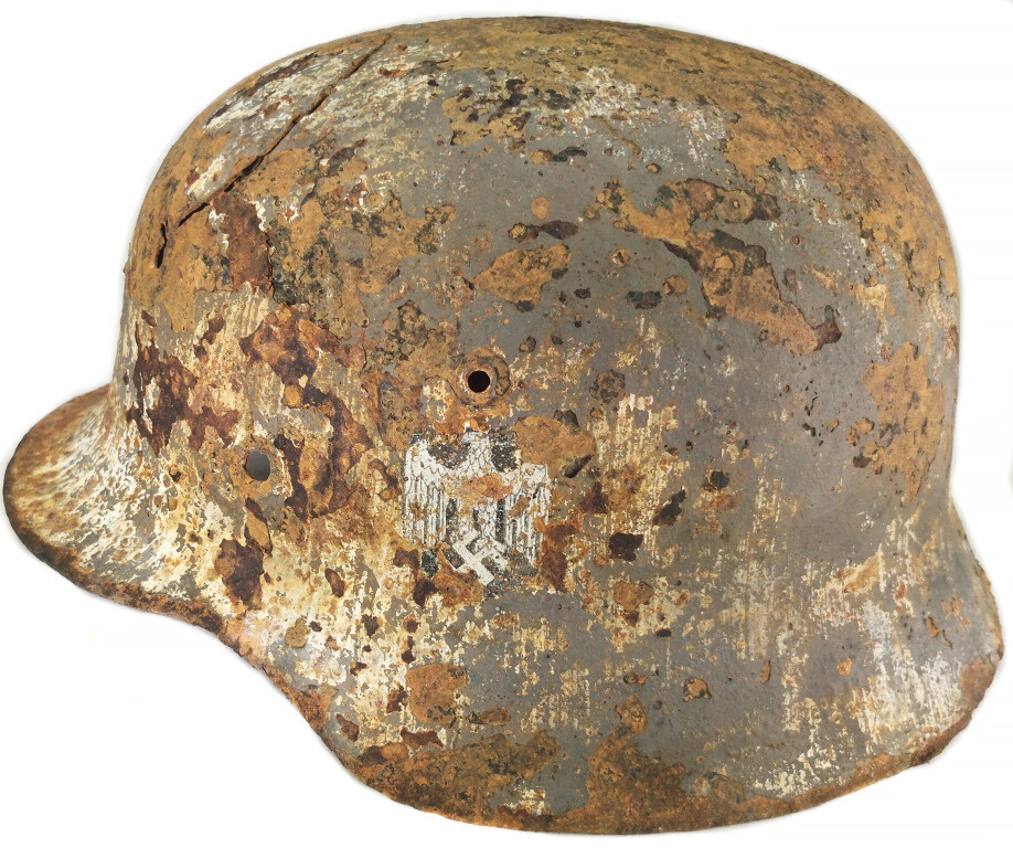 Wehrmacht helmet M40 / from Stalingrad