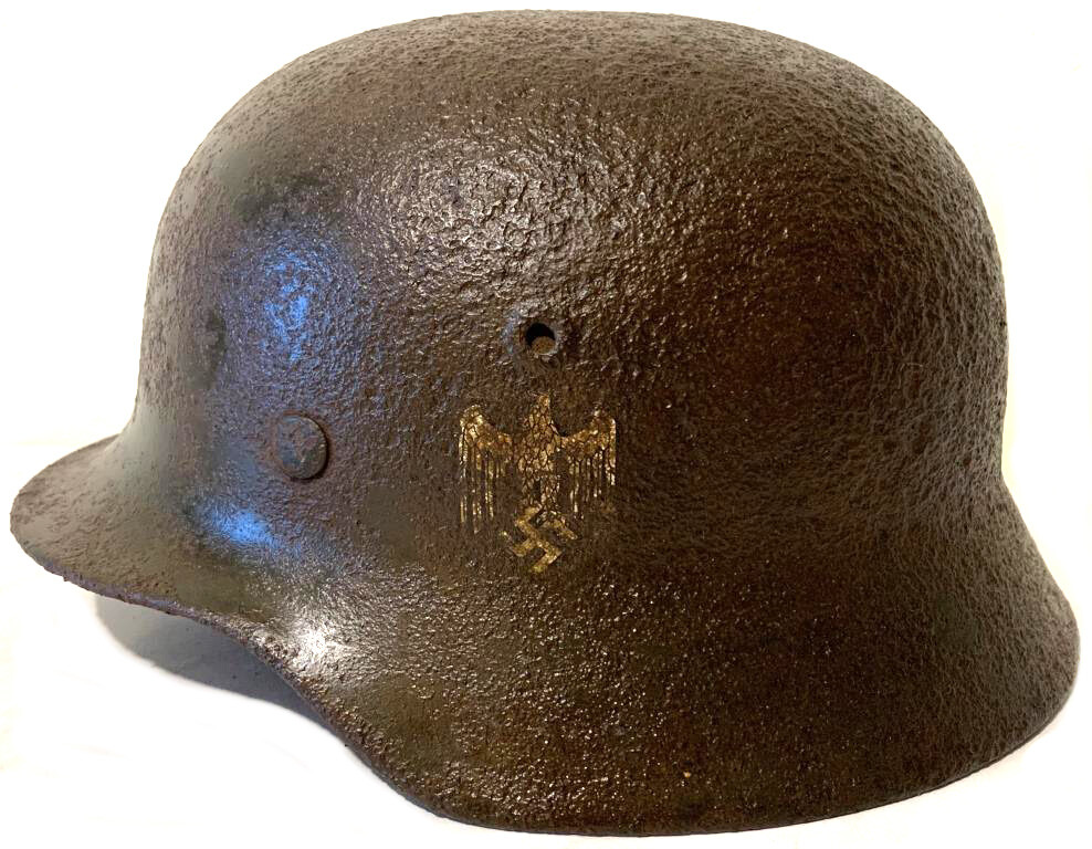 Wehrmacht helmet M40 / from Stalingrad