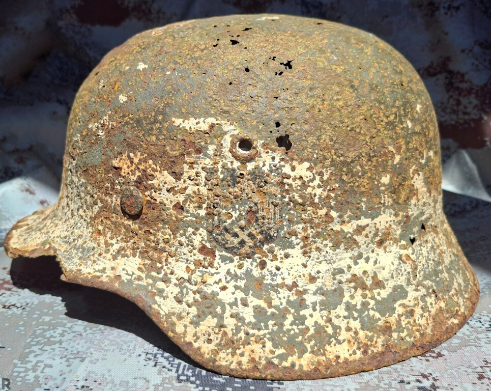 Winter camo Wehrmacht helmet M40 / from Stalingrad